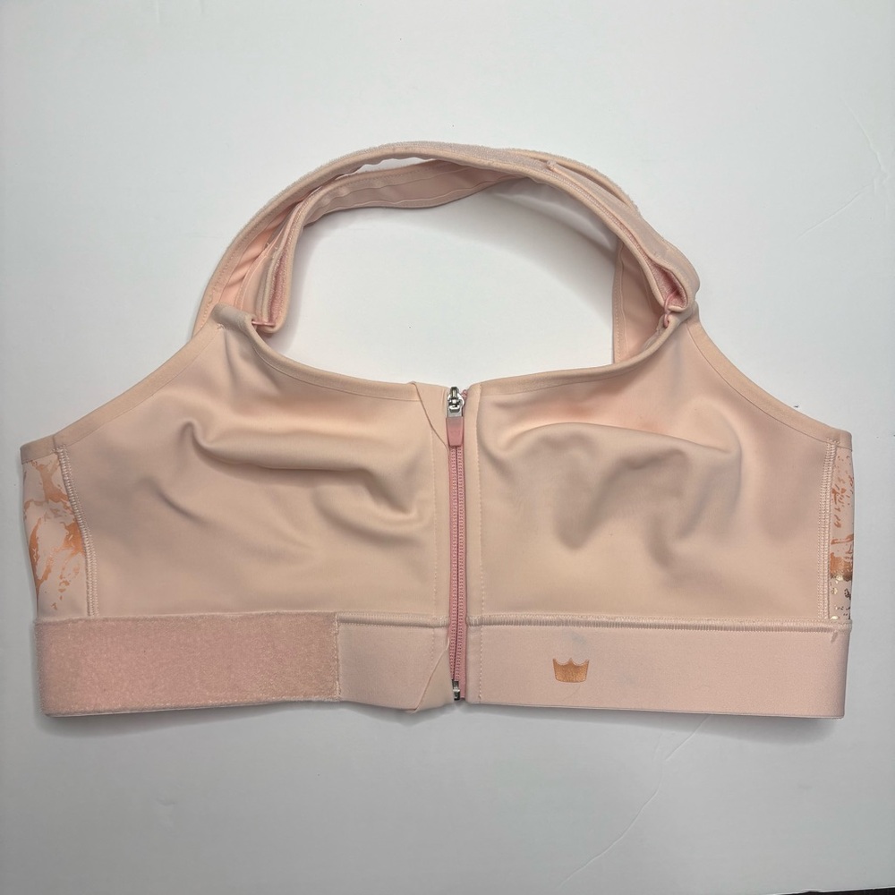 SHEFIT Flex Sports Bra
Medium Impact Size 1Luxe
40-42" BUST 
31-38" RIB CAGE